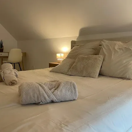 Family House With Garden, 10 Min From The Center Of Rouen Semesterbostad *