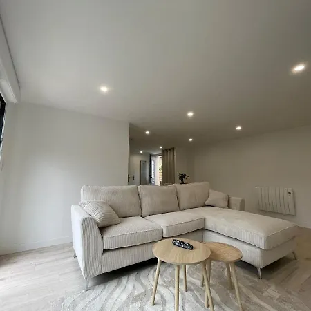 Family House With Garden, 10 Min From The Center Of Rouen Semesterbostad Bois-Guillaume