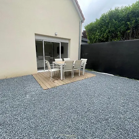 Family House With Garden, 10 Min From The Center Of Rouen Semesterbostad